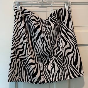 Zebra mini skirt with slit on the side
